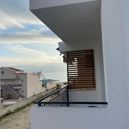 Sunny Apartment Potos